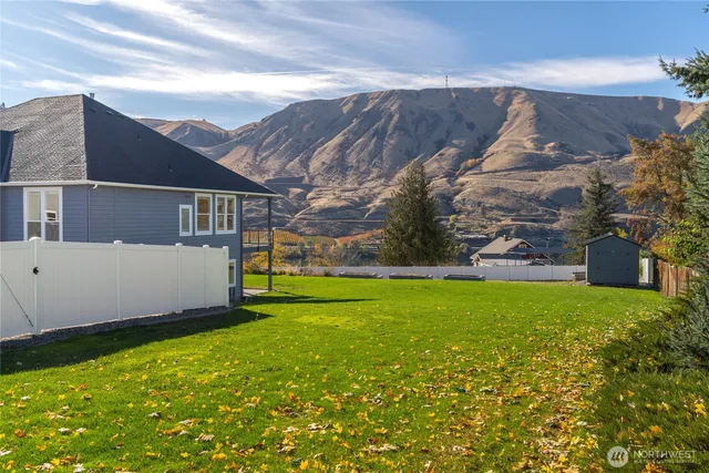 $999,900 | 972 Highline Drive, East Wenatchee, WA 98802