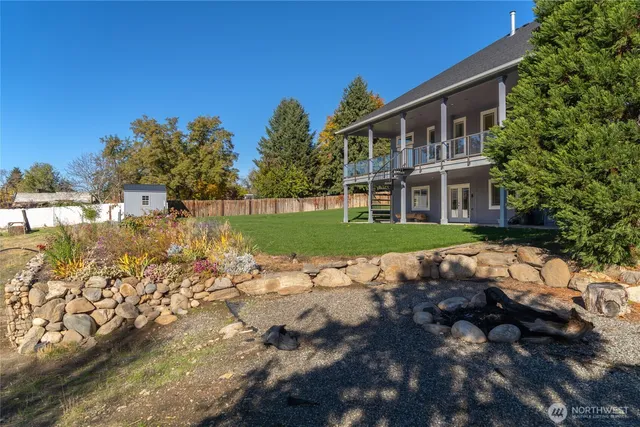 $999,900 | 972 Highline Drive, East Wenatchee, WA 98802