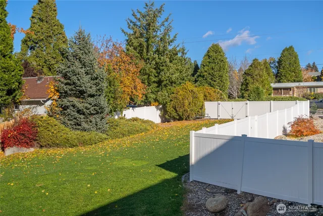 $999,900 | 972 Highline Drive, East Wenatchee, WA 98802