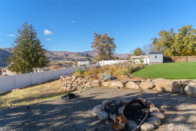 $999,900 | 972 Highline Drive, East Wenatchee, WA 98802