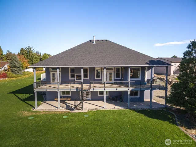 $999,900 | 972 Highline Drive, East Wenatchee, WA 98802
