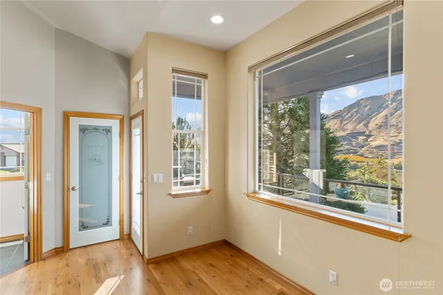 $999,900 | 972 Highline Drive, East Wenatchee, WA 98802