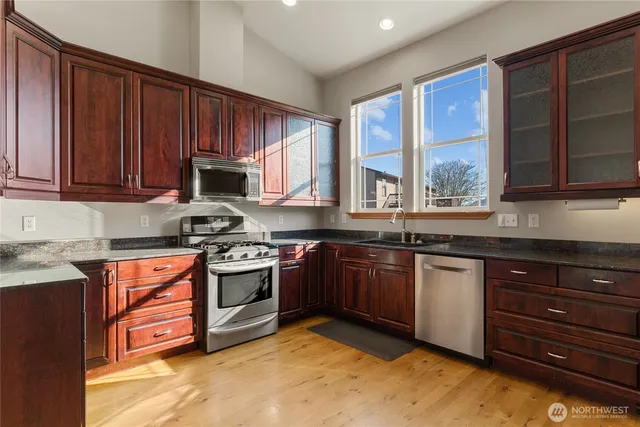 $999,900 | 972 Highline Drive, East Wenatchee, WA 98802