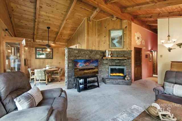 $525,000 | 1155 East Victory Road, Boise, ID 83706