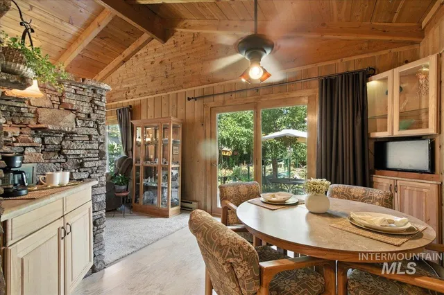 $525,000 | 1155 East Victory Road, Boise, ID 83706