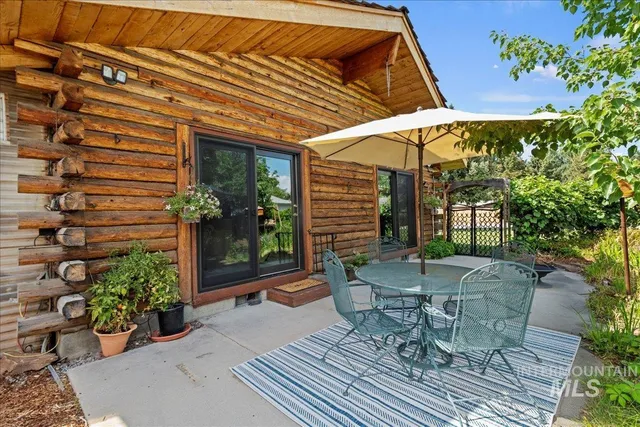 $525,000 | 1155 East Victory Road, Boise, ID 83706