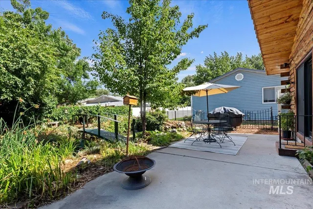 $525,000 | 1155 East Victory Road, Boise, ID 83706