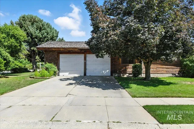 $525,000 | 1155 East Victory Road, Boise, ID 83706