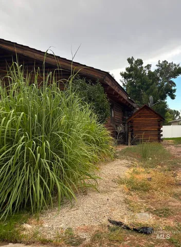 $525,000 | 1155 East Victory Road, Boise, ID 83706