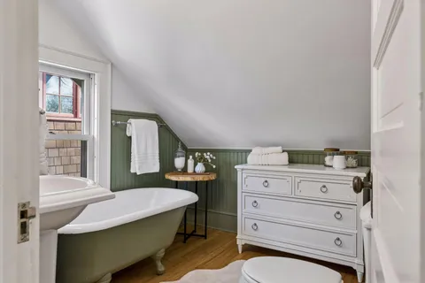 $400,000 | 29 Oliver Avenue South, Minneapolis, MN 55405