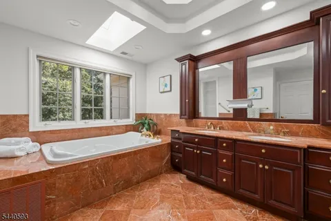 $1,950,000 | 33 Fox Run, North Caldwell, NJ 07006