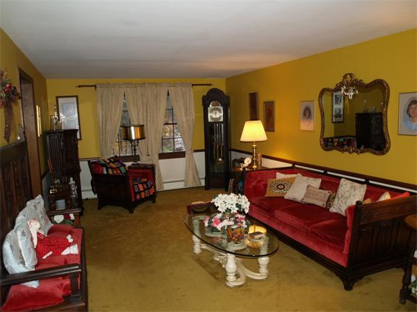 6 Pomfret Road Chelmsford, MA 01824 - Photo 10 of 14 a living room with furniture and a flat screen tv