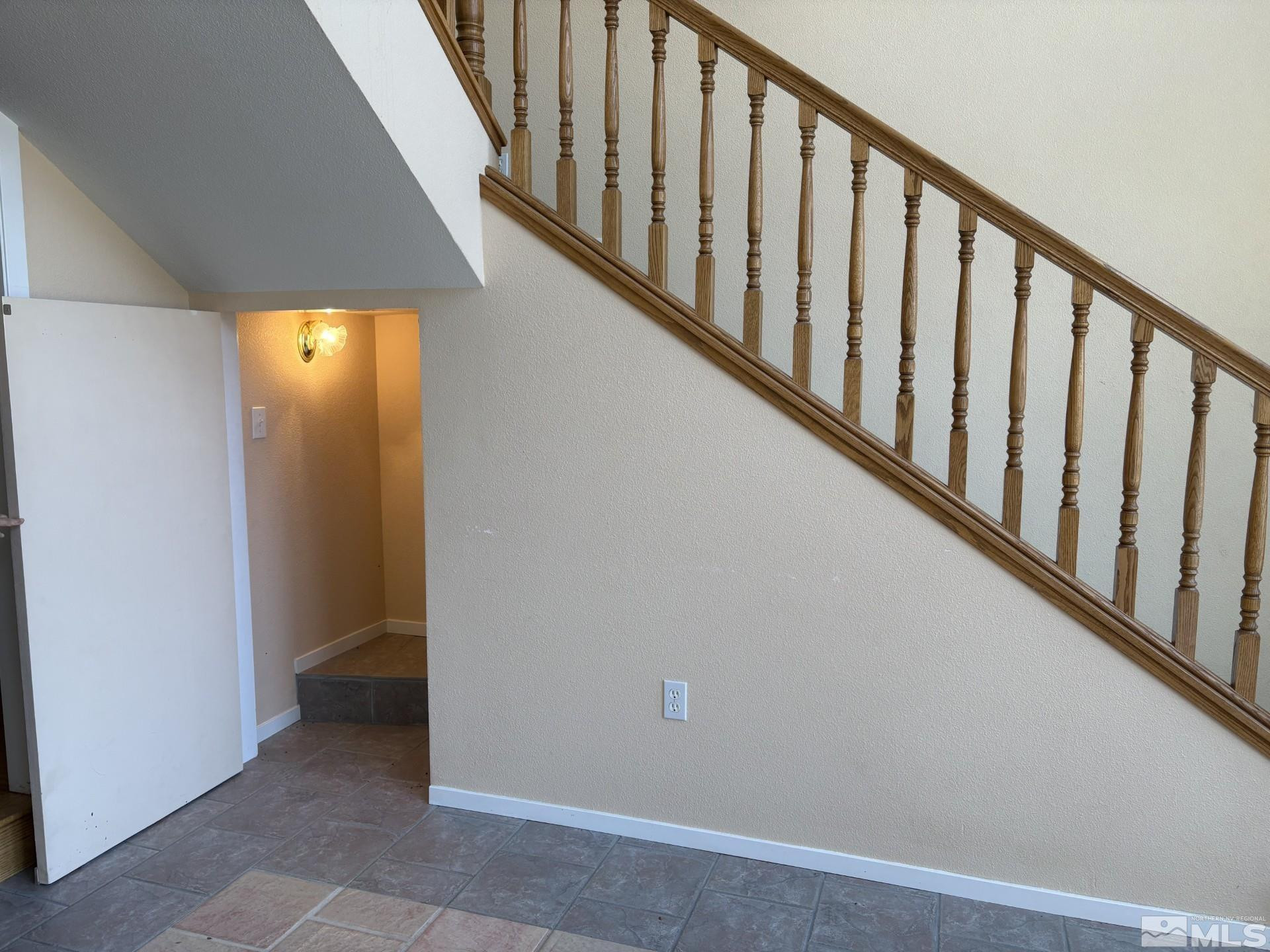 3 Comstock Circle Carson City, NV 89703 - Photo 9 of 30 a view of an entryway