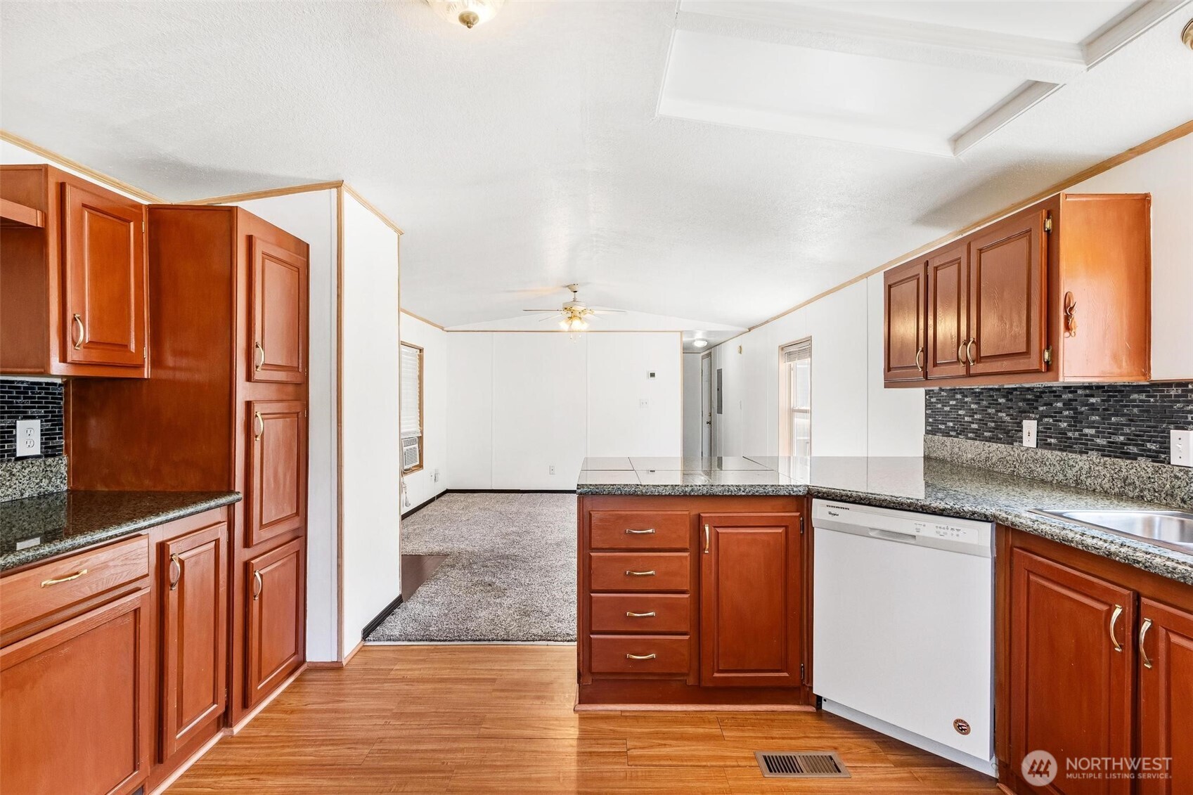 15268 Maple Drive, Unit M68 Renton, WA 98058 - Photo 11 of 33