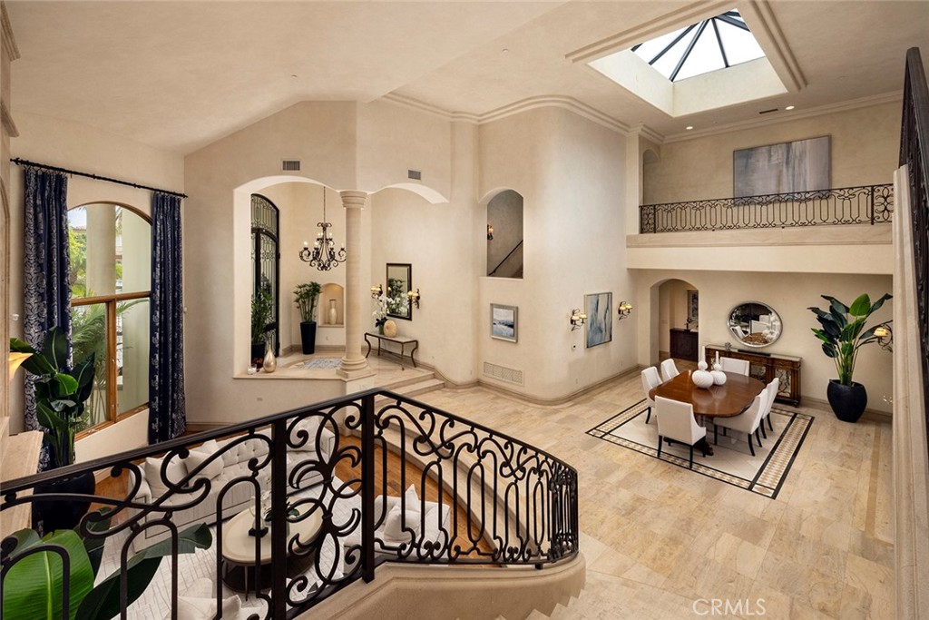 5 Sailview Newport Coast, CA 92657 - Photo 9 of 37 a living room with furniture