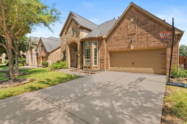 a view of a house with a yard and garage