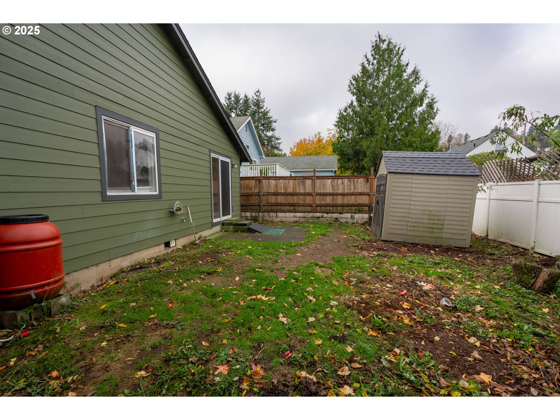 219 Northeast 18th Avenue Camas, WA 98607 - Photo 33 of 34 a backyard of a house