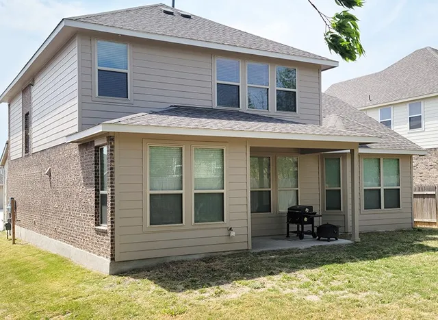 a view of a house with yard
