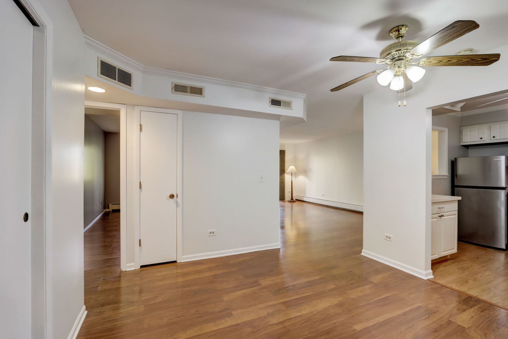 550 East Main Street, Unit 2E Barrington, IL 60010 - Photo 3 of 19