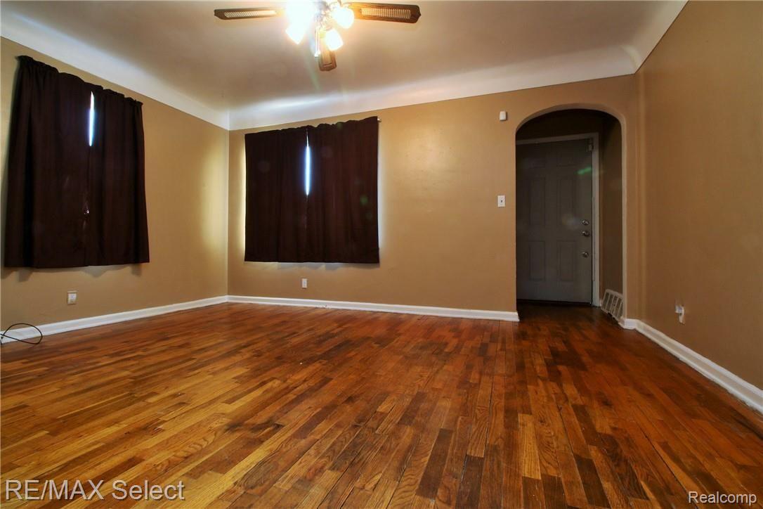 4121 Pengelly Road Flint, MI 48507 - Photo 6 of 16 IMG_0169 (2).JPG