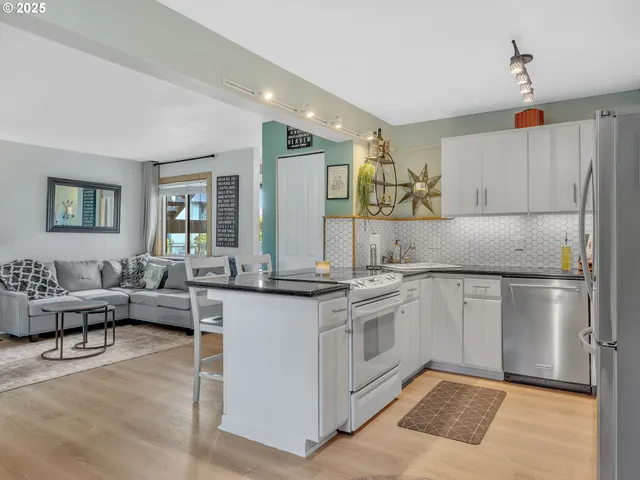 $245,000 | 344 Northeast Skipanon Drive, Unit 344, Warrenton, OR 97146