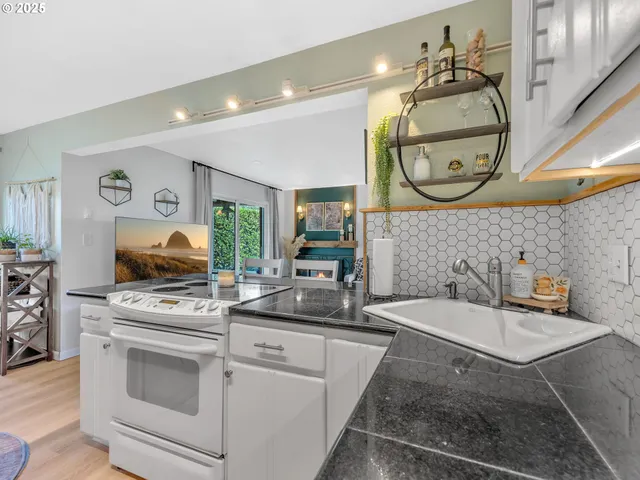 $245,000 | 344 Northeast Skipanon Drive, Unit 344, Warrenton, OR 97146