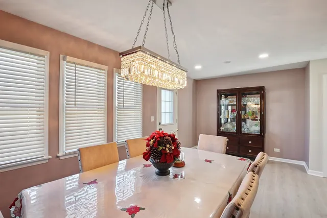 $570,000 | 639 Comstock Avenue, Elmhurst, IL 60126