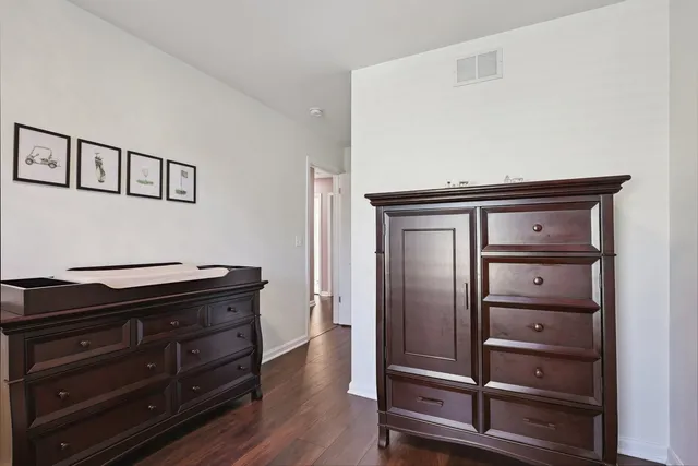 $570,000 | 639 Comstock Avenue, Elmhurst, IL 60126