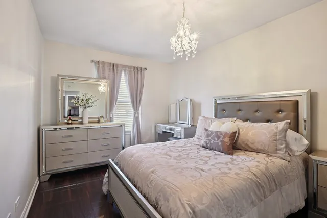 $570,000 | 639 Comstock Avenue, Elmhurst, IL 60126