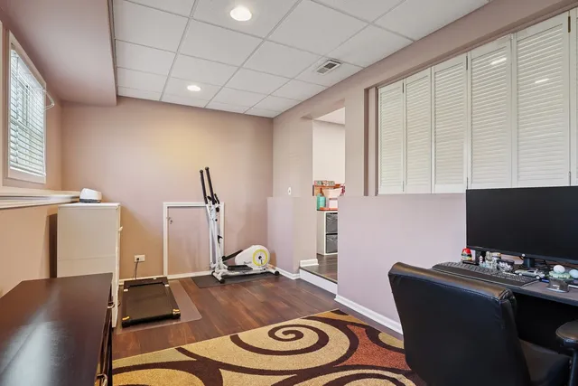 $570,000 | 639 Comstock Avenue, Elmhurst, IL 60126