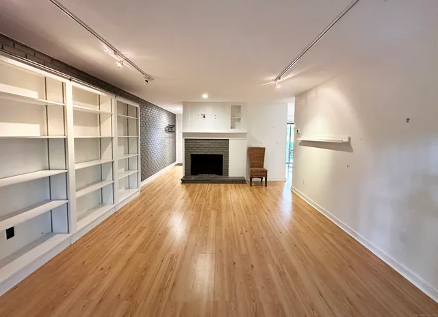 $325,000 | 4 Upper Main Street, Unit 3, Sharon, CT 06069