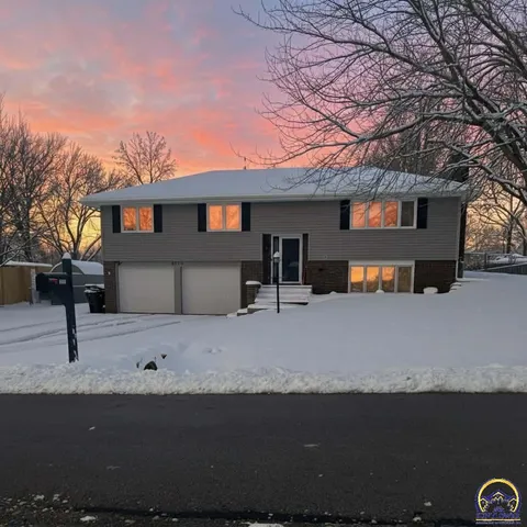 $315,000 | 4330 Southeast 26th Terrace, Topeka, KS 66605