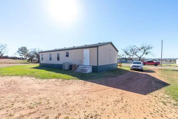 $160,000 | 102 Flamingo Drive, Tye, TX 79563
