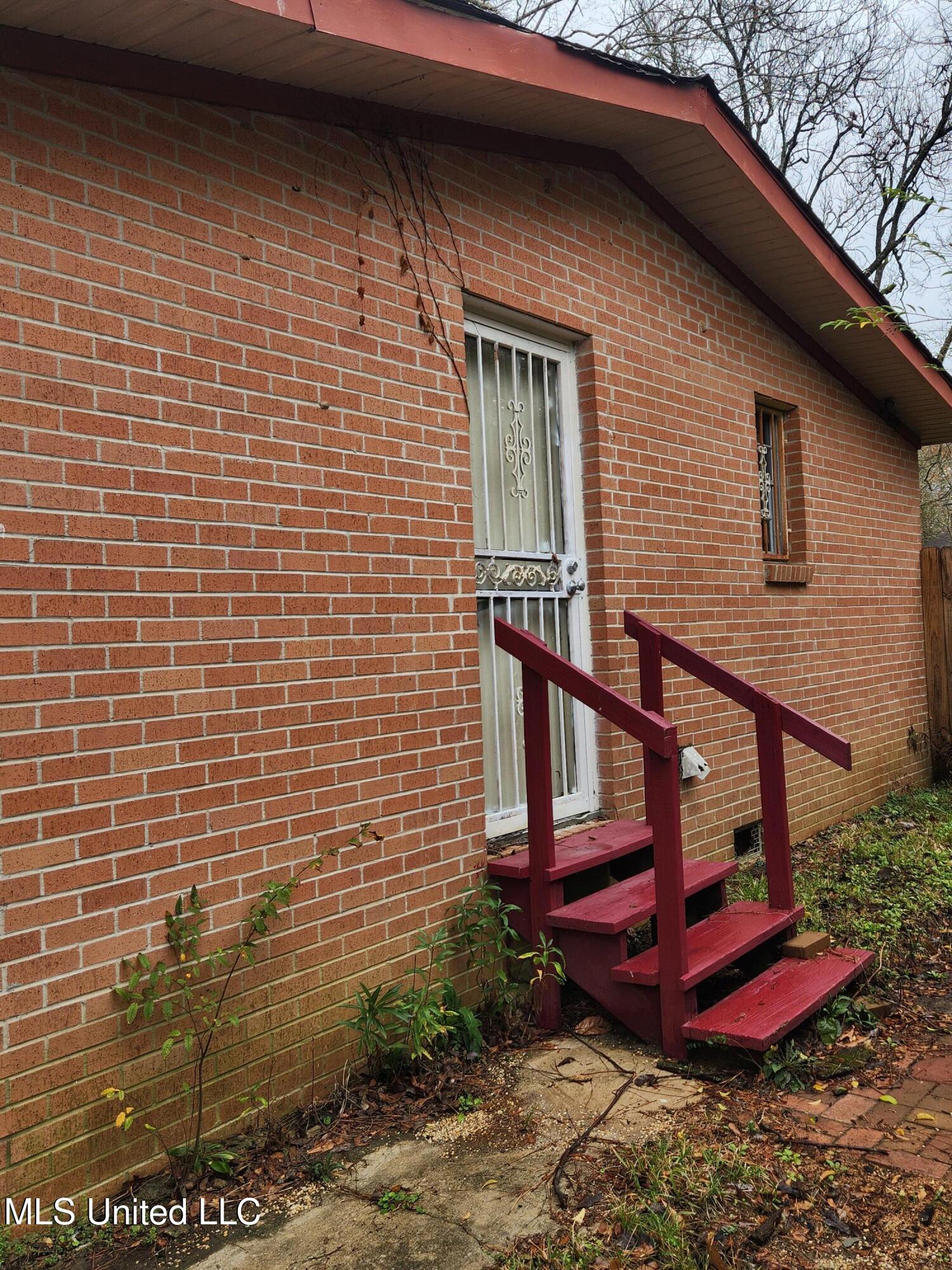 1166 Killarney Street Jackson, MS 39212 - Photo 2 of 29 20260110_134749