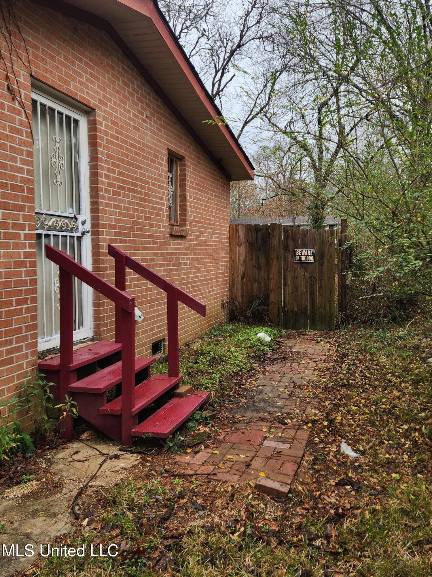 1166 Killarney Street Jackson, MS 39212 - Photo 3 of 29 20260110_134800