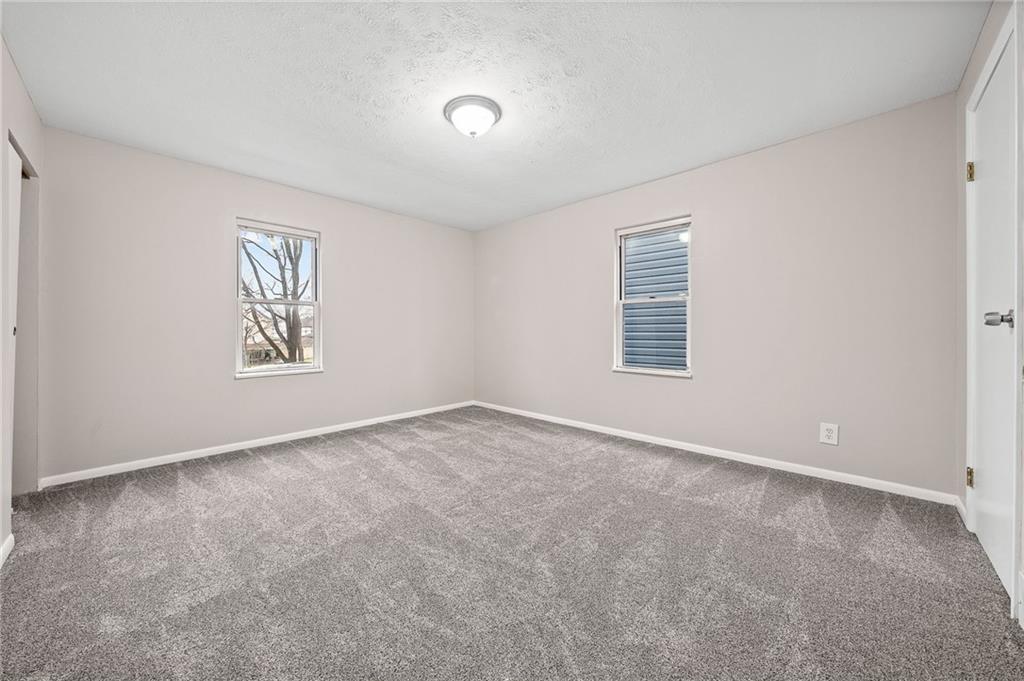 145 Lawrence Avenue Washington, PA 15301 - Photo 19 of 32 an empty room with windows