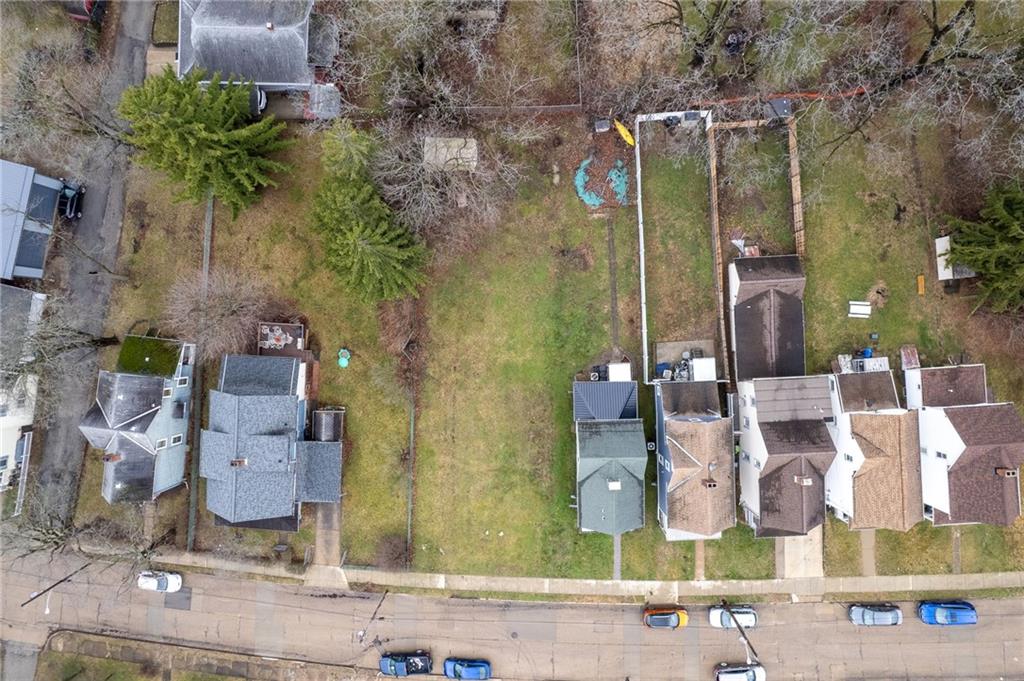 145 Lawrence Avenue Washington, PA 15301 - Photo 28 of 32 an aerial view of houses with a yard