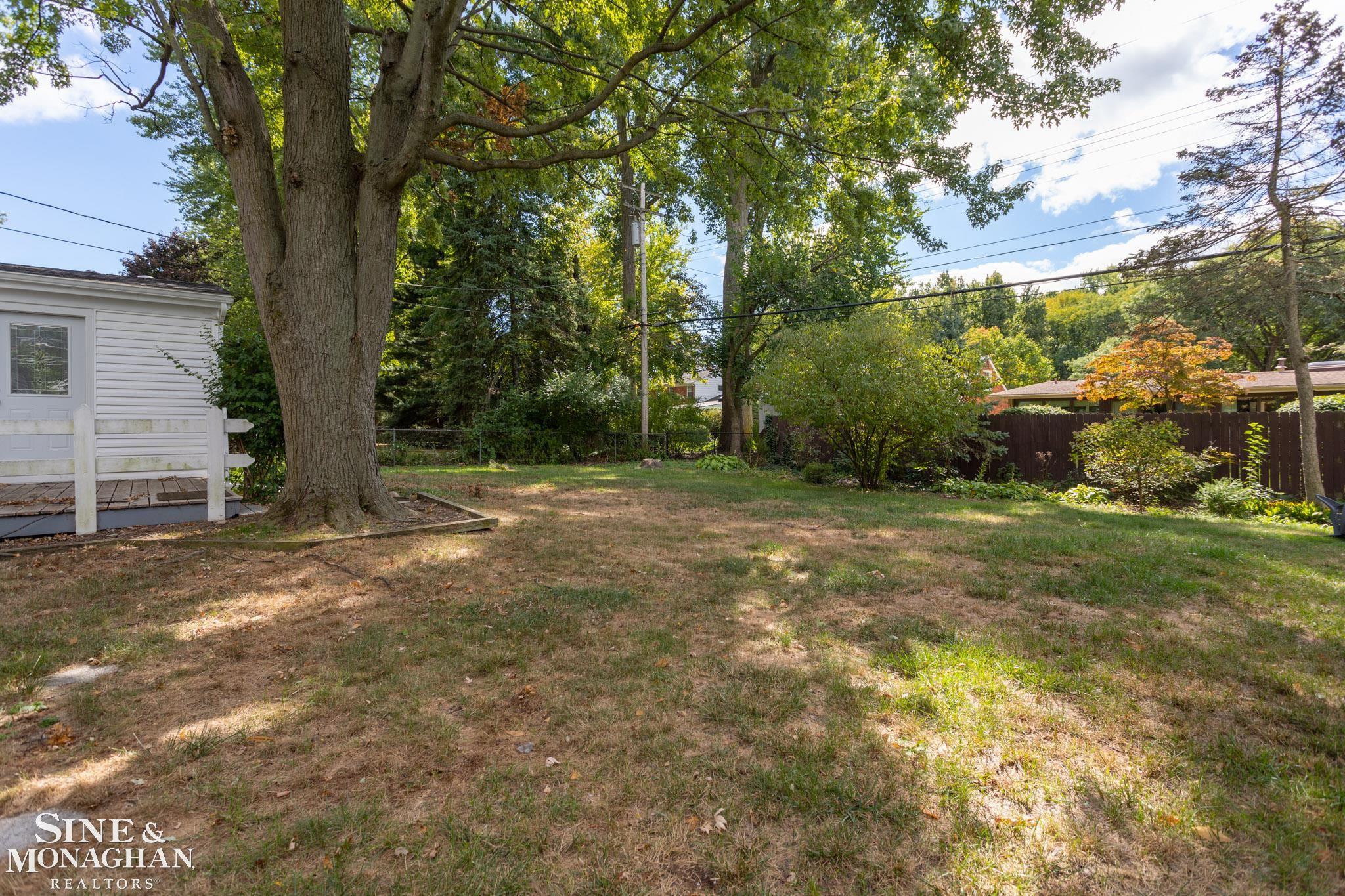 549 Hawthorne Road Grosse Pointe, MI 48236 - Photo 24 of 31 50090920-23.JPG