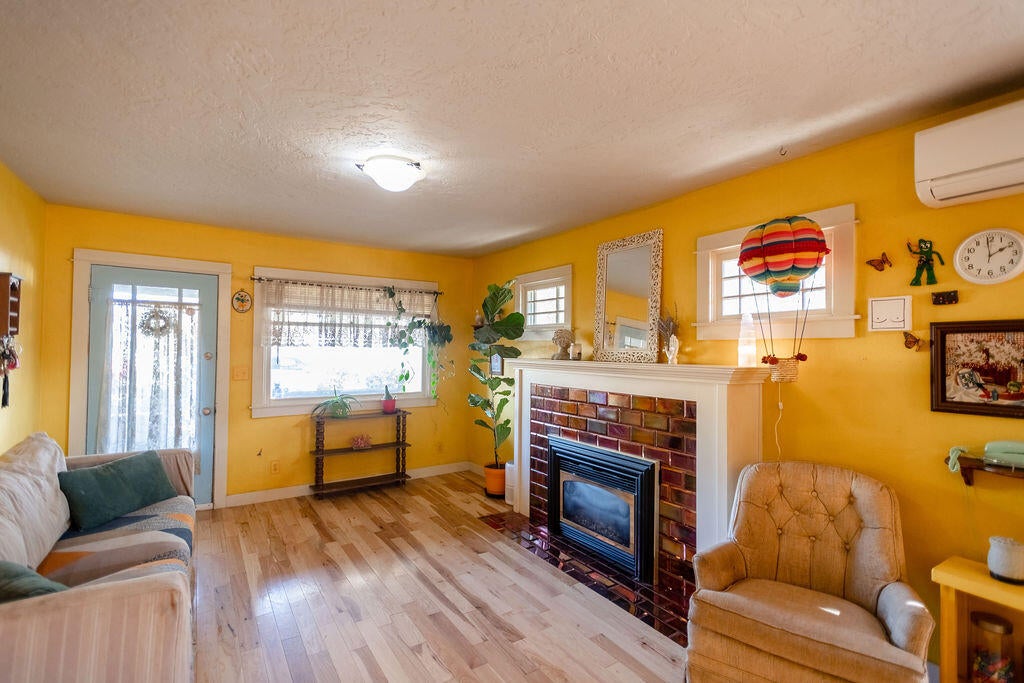 137 Southwest 10th Street Redmond, OR 97756 - Photo 11 of 42 DSC_4189