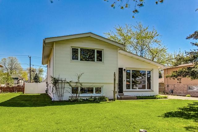 509 North Willow Road Elmhurst, IL 60126 - Photo 1 of 17 a front view of house with yard