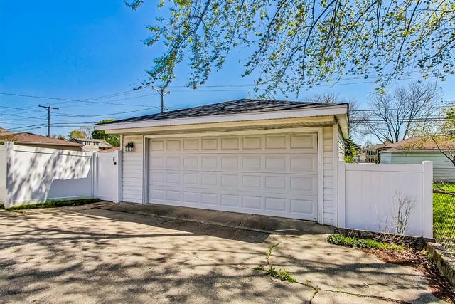 509 North Willow Road Elmhurst, IL 60126 - Photo 15 of 17 a view of a backyard of the house