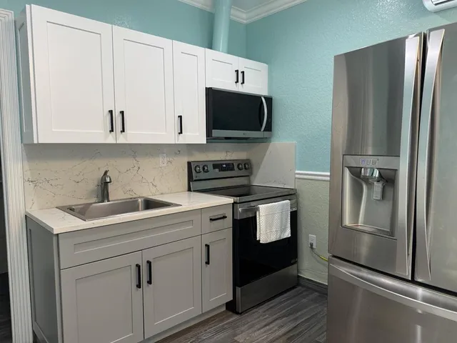$1,500 | 240 Northeast 27th Street, Pompano Beach, FL 33064