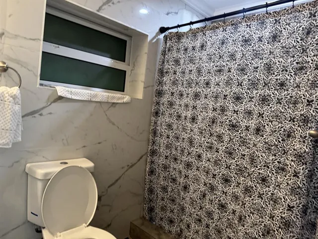 $1,500 | 240 Northeast 27th Street, Pompano Beach, FL 33064