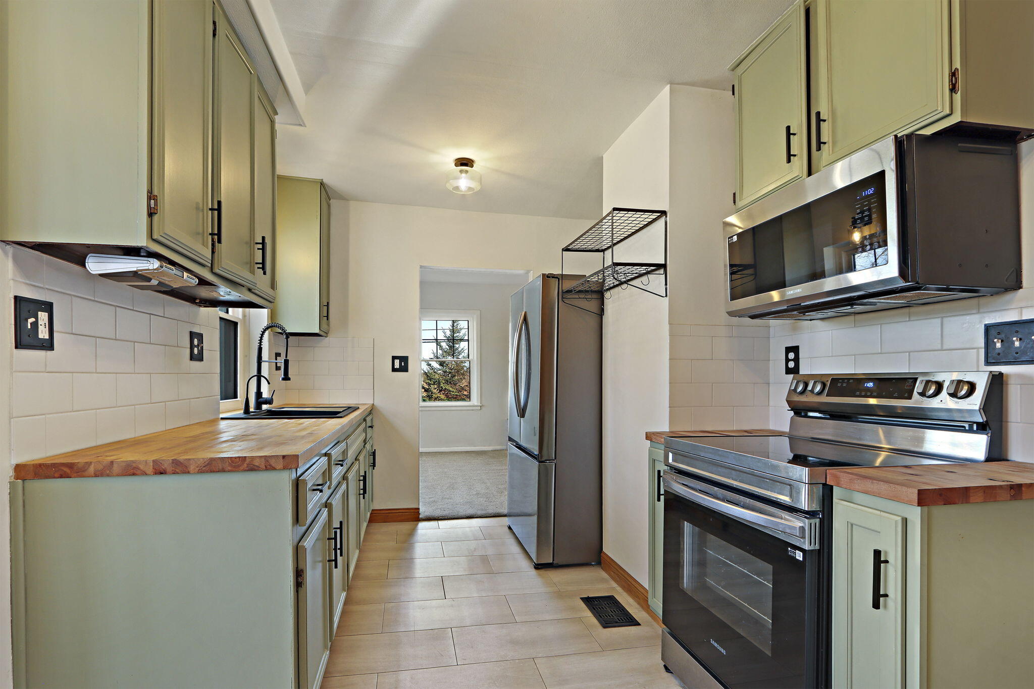 9105 Gittings Road Mount Pleasant, WI 53406 - Photo 6 of 33 Updated Kitchen