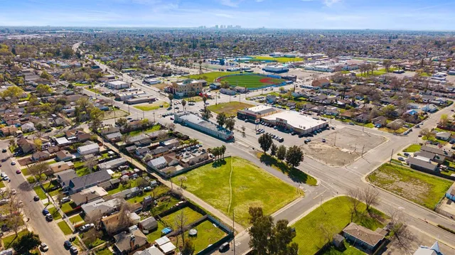 a black and white photo of a very nice looking living room