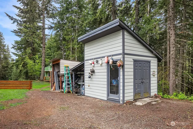 $575,000 | 81 Hawthorn Lane, Easton, WA 98925