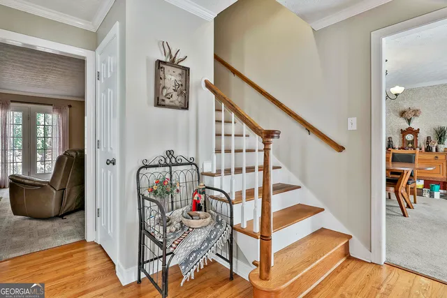 a view of entryway with livingroom and furniture