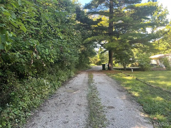 $5,500 | 2135 Linnus Drive, High Ridge, MO 63049