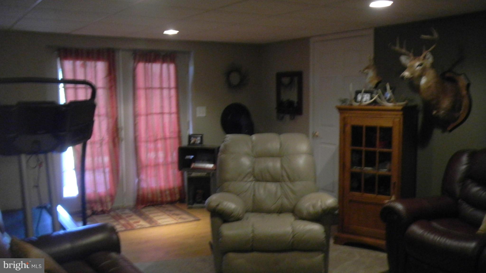 10455 Winchester Grade Road Berkeley Springs, WV 25411 - Photo 11 of 13 Interior (General)