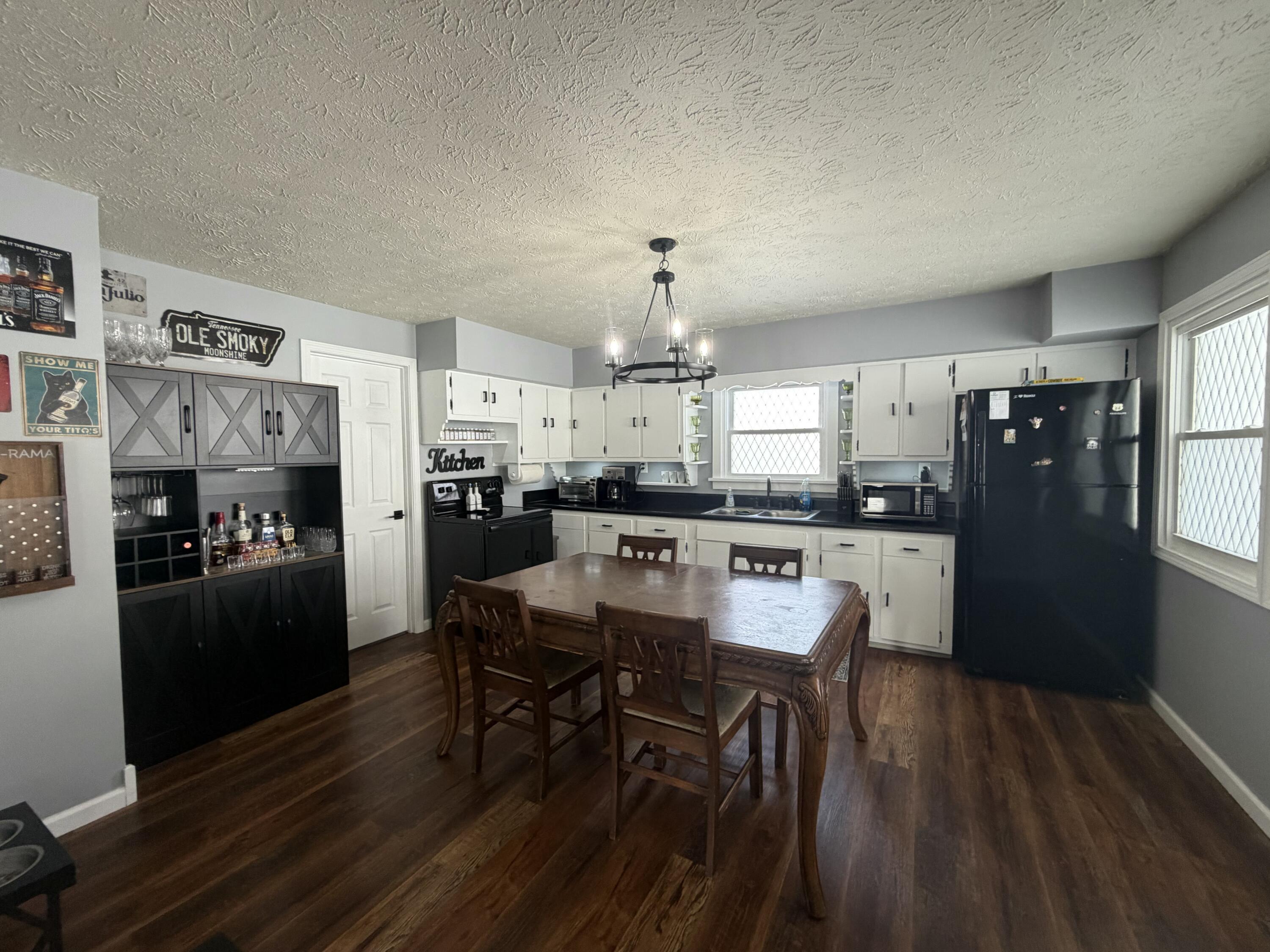 714 South Tree Tower Road Sandgap, KY 40481 - Photo 3 of 21 Kitchen & Dining